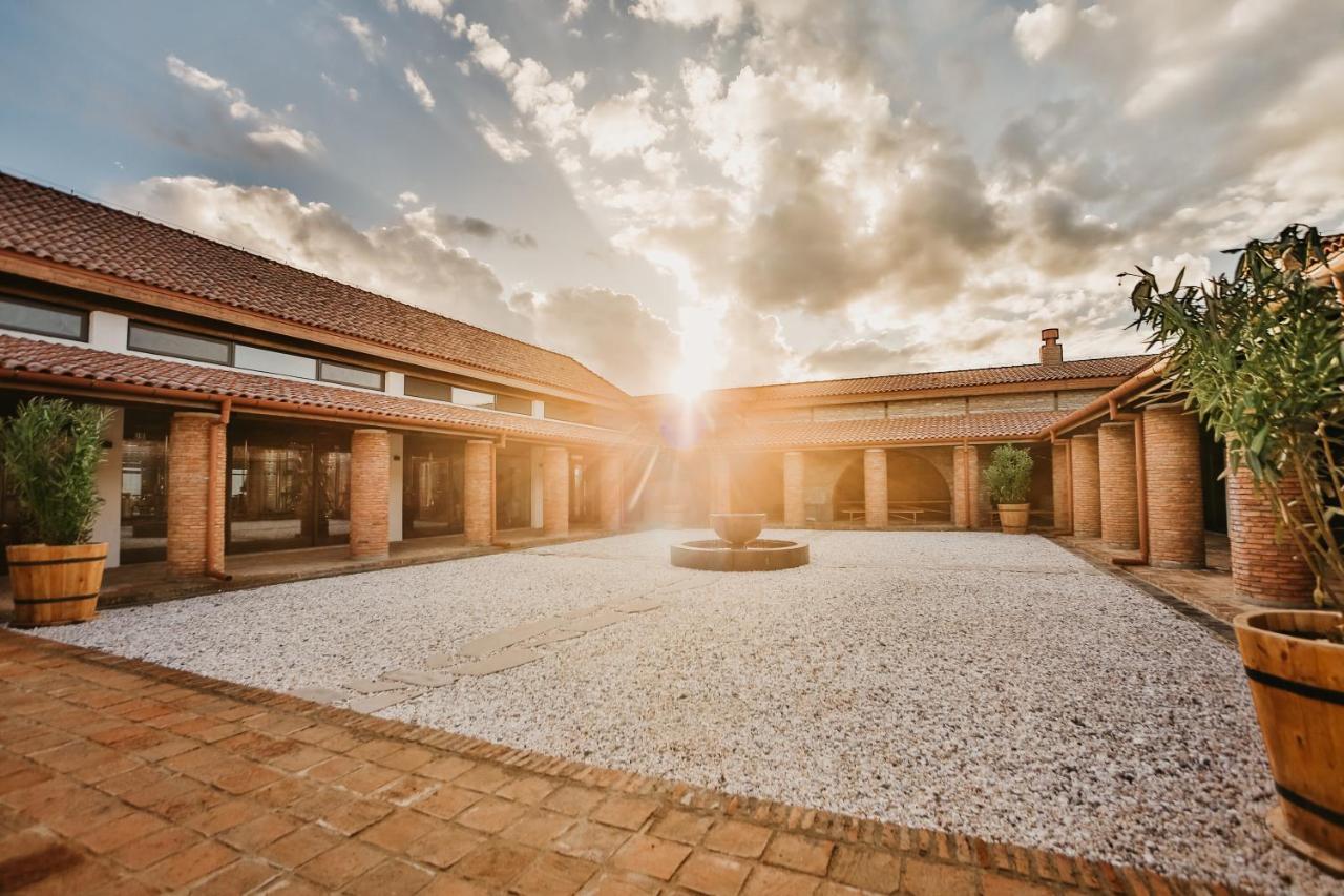 Chateau Mosmieri Hotel & Winery 텔라비 외부 사진