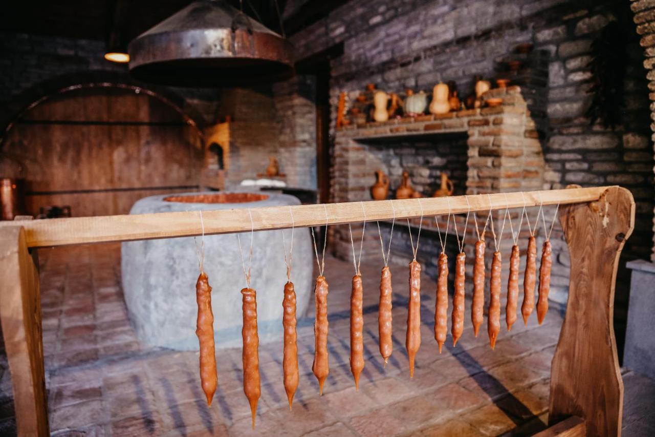 Chateau Mosmieri Hotel & Winery 텔라비 외부 사진